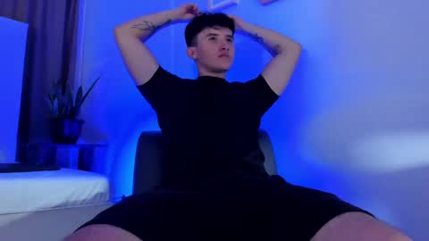 liam_conorr online show from December 3, 4:06 pm