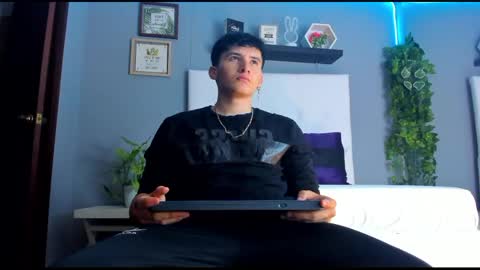 liam_conorr online show from December 9, 12:19 pm