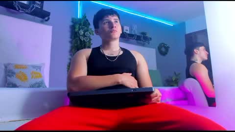 liam_conorr online show from December 11, 12:34 pm