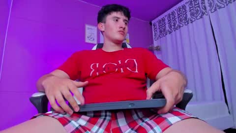 liam_conorr online show from December 14, 7:07 am