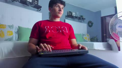 liam_conorr online show from December 14, 5:14 pm