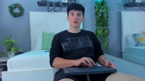 liam_conorr online show from December 21, 12:49 pm