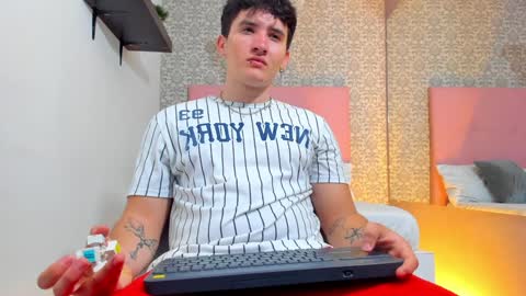 liam_conorr online show from January 28, 12:32 pm