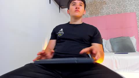 liam_conorr online show from January 29, 12:24 pm