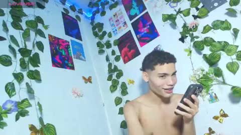 liam_honey18 online show from May 6, 1:36 am