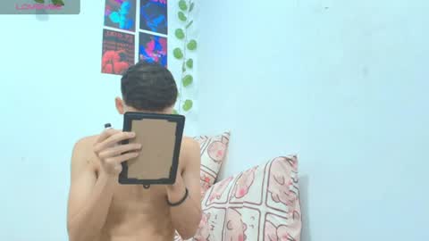 Snapshot of liam_honey18 chatting on July 9, 12:09 pm liam_honey18 online show from July 9, 12:09 pm
