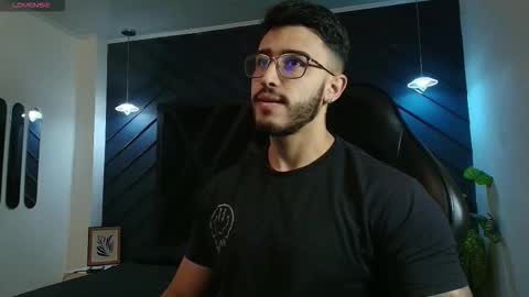 LIAM KLEIN online show from March 30, 11:33 am