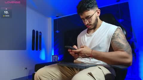 LIAM KLEIN online show from April 5, 2:47 pm