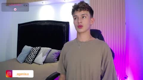 liam online show from April 14, 4:40 am