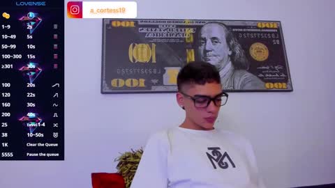 Snapshot of lian_23_ chatting on December 3, 7:33 pm online show from December 3, 7:33 pm