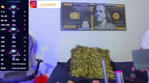 Snapshot of lian_23_ chatting on December 7, 1:51 pm online show from December 7, 1:51 pm