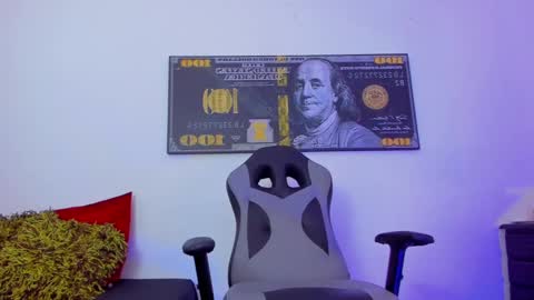 Snapshot of lian_23_ chatting on January 6, 10:02 am online show from January 6, 10:02 am