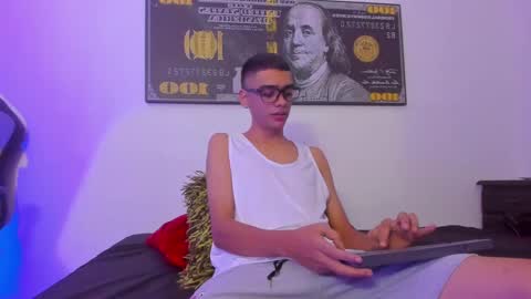 Snapshot of lian_23_ chatting on March 12, 12:36 pm online show from March 12, 12:36 pm