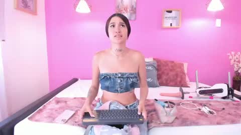 liapinket online show from April 22, 1:34 pm