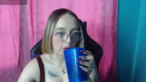 Lia Roberts online show from June 5, 2:34 pm