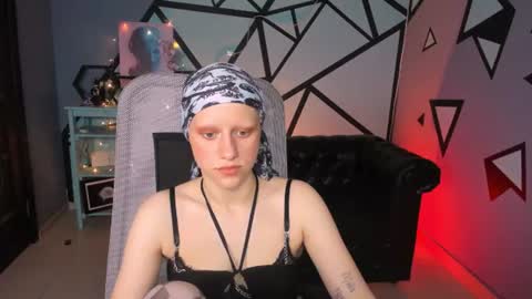 Hey My name is Lida online show from July 7, 9:13 am
