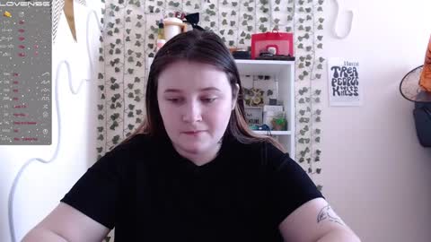 light_lunaa online show from February 7, 7:40 am