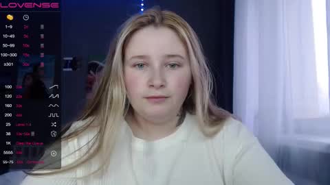 light_lunaa online show from November 3, 10:05 am