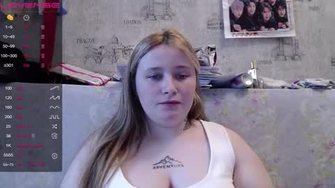 light_lunaa online show from November 12, 7:20 am