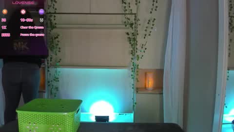         online show from February 25, 11:42 am