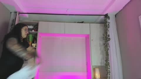         online show from March 12, 11:38 am