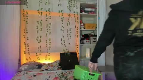         online show from March 18, 11:35 am