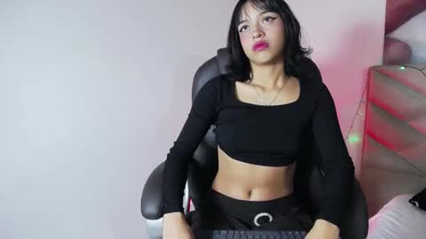 Snapshot of liilithstone chatting on January 17, 12:32 pm liilithstone online show from January 17, 12:32 pm