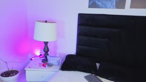 Snapshot of liilithstone chatting on February 6, 1:14 pm liilithstone online show from February 6, 1:14 pm