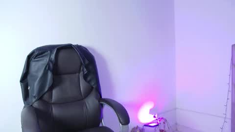 Snapshot of liilithstone chatting on February 7, 2:43 pm liilithstone online show from February 7, 2:43 pm