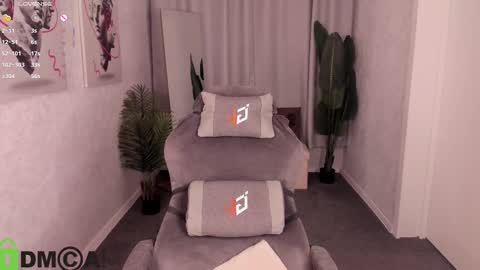 Lika Davis online show from February 10, 1:59 pm