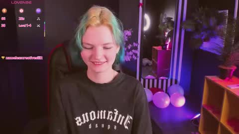 Snapshot of lika_sky chatting on February 21, 6:14 am lika_sky online show from February 21, 6:14 am