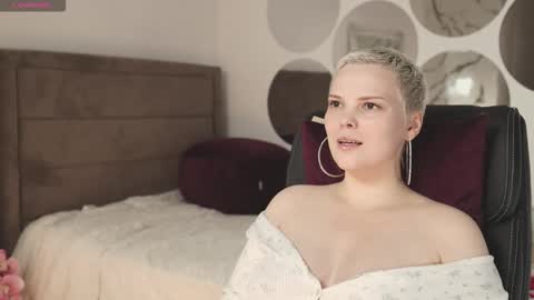 likaaberry online show from September 21, 4:19 pm