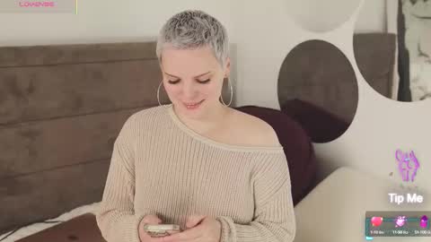 likaaberry online show from October 3, 10:23 am