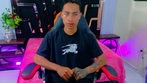Snapshot of lil_brownn chatting on August 4, 12:41 pm lil online show from August 4, 12:41 pm