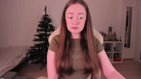 Snapshot of lil_happiness chatting on December 18, 7:20 pm for free registration 3 online show from December 18, 7:20 pm