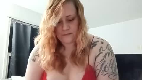 lil_nelli8 online show from April 22, 8:06 am