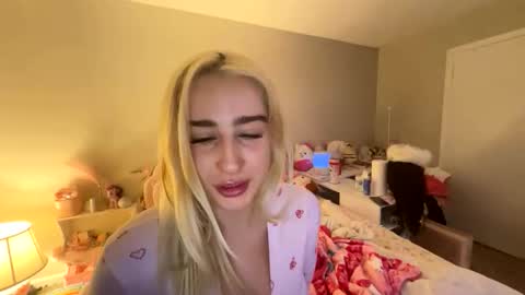 Snapshot of lil_uzi_sqquirt chatting on January 17, 5:34 am Pink mink online show from January 17, 5:34 am