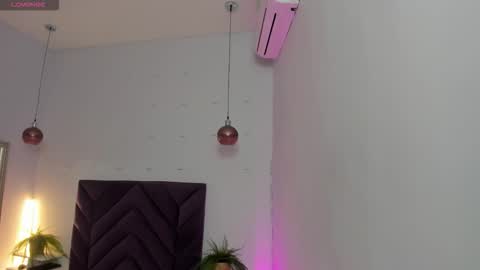 lila bailey  online show from January 6, 7:39 pm