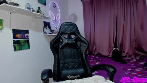 Snapshot of lilamonroe_ chatting on February 10, 6:28 am Lila 3 online show from February 10, 6:28 am