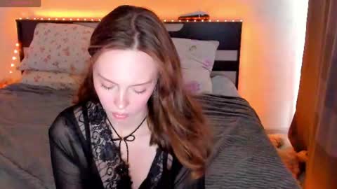 lilemma19 online show from August 4, 9:01 am