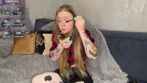 Lili online show from February 5, 5:28 pm