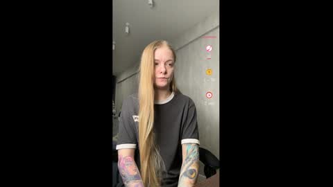 Lili online show from February 24, 7:23 pm