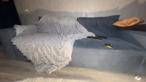 Lili online show from March 25, 5:41 pm