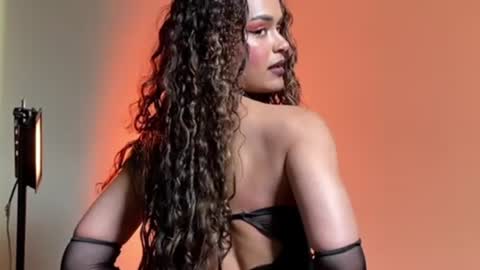 lili_evanss online show from June 24, 3:22 pm