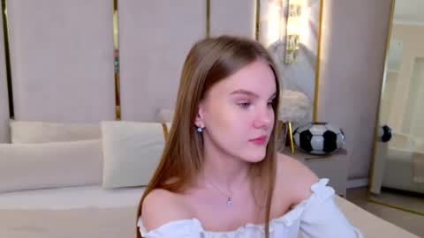 lili_lohan online show from July 13, 5:10 am