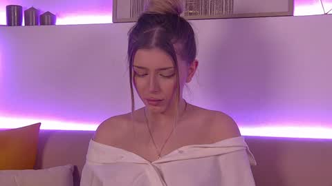 Mia online show from January 27, 4:43 pm