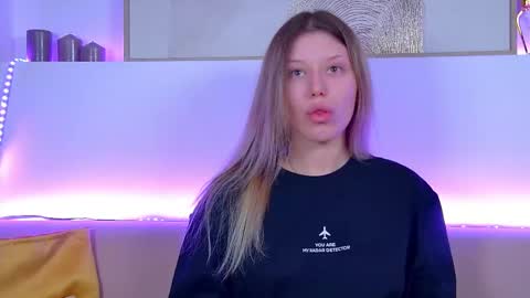 Mia online show from February 9, 6:33 am