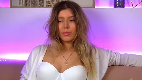 Mia online show from February 10, 12:39 pm