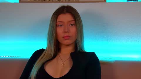 Mia online show from February 11, 9:42 am