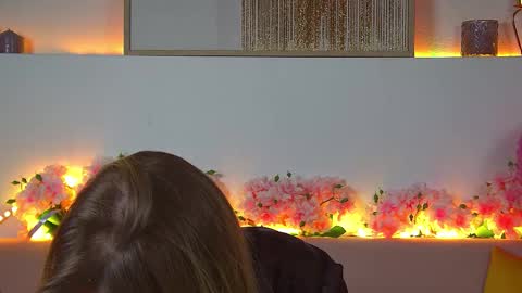 Mia online show from February 16, 9:37 am